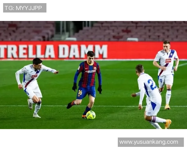 西甲第八轮精彩对决巴萨主场迎战埃瓦尔上半场激战回顾 西甲第八轮精彩对决巴萨主场迎战埃瓦尔上半场激战回顾